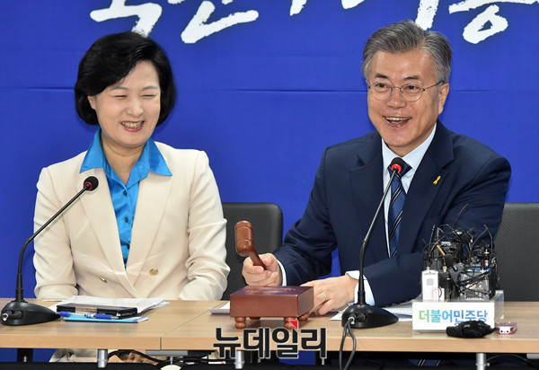 ▲ 추미애 법무부장관 후보자와 문재인 대통령. ⓒ뉴데일리 DB