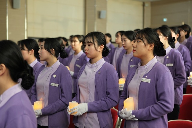 ▲ 강동대학교 치위생과 학생들이 치과위생사 선서식을 갖고 있다.ⓒ강동대학교