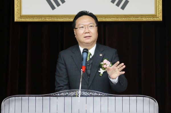 ▲ 충남도의회 유병국 의장이 6일 충남교통연수원 대강당에서 열린 ‘2019년도 충남녹색어머니회 역량강화’ 연수에 참석해 축사를 하고 있다.ⓒ충남도의회