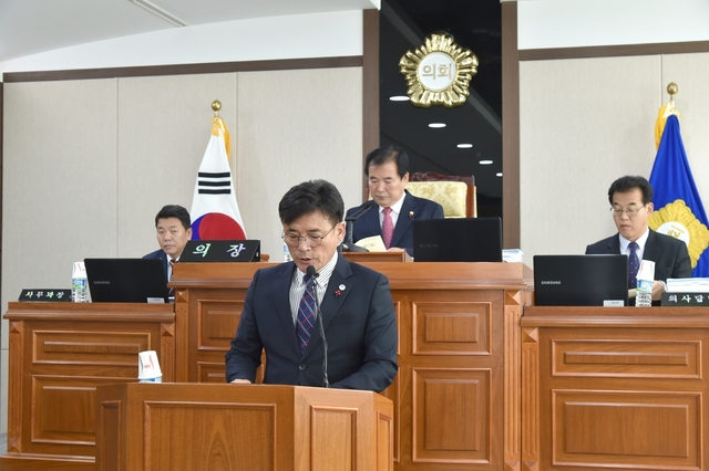 ▲ 윤경희 청송군수가 지난 4일 제241회 청송군의회 정례회에서 2020년도 예산안 제출에 즈음한 시정연설을 하고 있다.ⓒ청송군