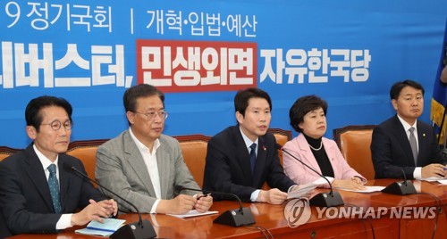 ▲ 정의당 윤소하 원내대표(왼쪽부터), 대안신당 유성엽 대표, 더불어민주당 이인영 원내대표, 민주평화당 조배숙 원내대표, 바른미래당 김관영 최고위원ⓒ연합뉴스