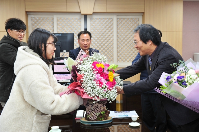 ▲ 군위고 김수연 학생이 식품동물생명공학부에 당당히 최종 합격하면서 군위군이 5년 연속 합격생을 배출하는 성과를 냈다.ⓒ군위군