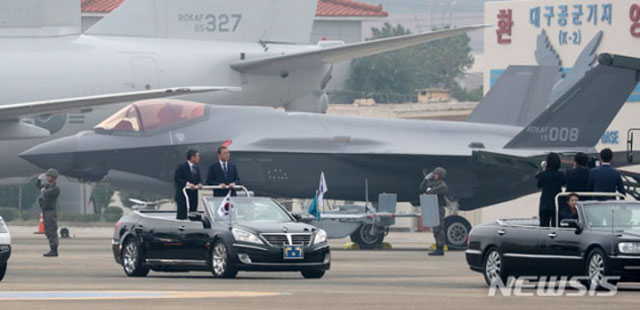 ▲ 지난 10월 1일 국군의 날에 공개한 F-35A 스텔스 전투기. 군은 이를 북한 핵·대량살상무기 대응수단으로 봤다. ⓒ뉴시스. 무단전재 및 재배포 금지.