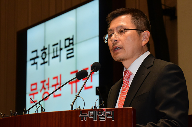 ▲ 황교안 자유한국당 대표가 11일 오전 국회에서 열린 의원총회에 참석해 '4+1예산' 강행 관련 발언을 하고 있다. ⓒ이종현 기자