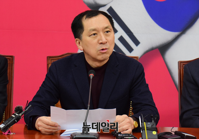 ▲ 지난 5일 국회에서 열린 울산시장 부정선거 등 친문게이트 진상조사위원회 회의에 참석해 발언하는 김기현(60) 전 울산시장. ⓒ이종현 기자