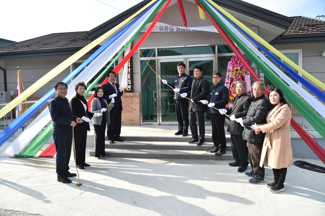 ▲ 청송군 현동면 월매리 마을회관 준공식이 지난 11일 윤경희 청송군수와 권태준 청송군의회 의장을 비롯한 기관단체장, 마을주민 등 150여명이 참석한 가운데 열렸다.ⓒ청송군