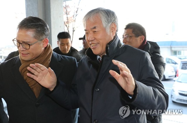 ▲ '문재인 하야 범국민투쟁본부(범투본)' 총괄대표를 맡고 있는 전광훈 한국기독교총연합 대표회장 겸 목사가 12일 오전 경찰에 출석했다. 전 목사는 조사에 앞서 기자들에게 