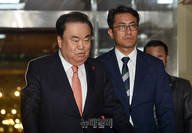 ▲ 아들 석균씨의 내년 총선 출마 발표로 '지역구 세습' 논란에 휩싸인 문희상 국회의장. ⓒ박성원 기자