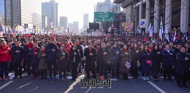 ▲ 자유한국당은 14일 세종문화회관 앞 광화문 광장 일대에서 ‘文정권 국정농단 3대 게이트 규탄대회’를 열었다. ⓒ박성원 기자