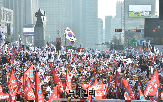 ▲ 한국당은 이날 규탄집회 이후 청와대를 향해 가두행진을 진행했다. ⓒ박성원 기자