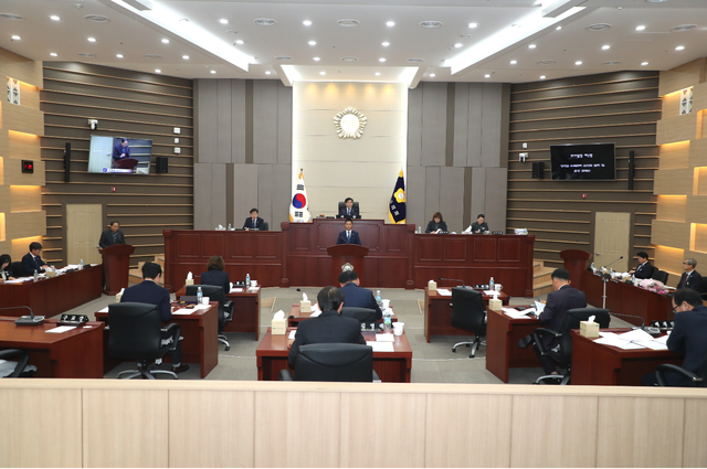 ▲ 성주군의회는 지난 13일 제2차 정례회 5차 본회의를 마무리하고 현장중심의 의정활동 등 활발한 활동을 펼치며 올해 활동을 종료했다.ⓒ성주군의회