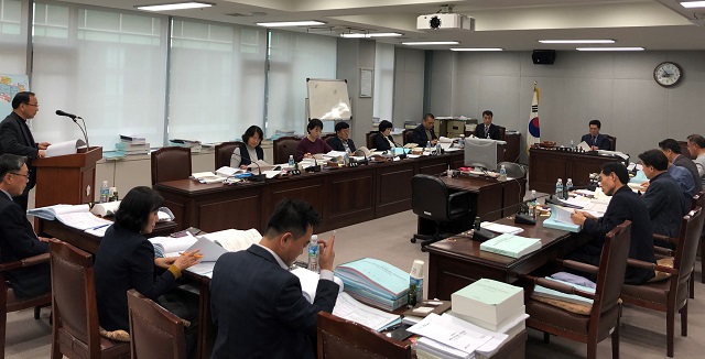 ▲ 포항시의회(의장 서재원) 예산결산특별위원회(이하 예결특위)가 내년도 예산안 심사에 돌입했다.ⓒ포항시의회