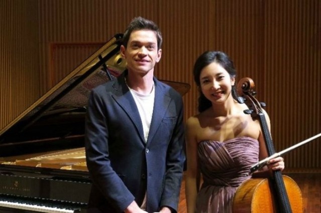 ▲ 독일인 방송인 다니엘 린데만과 첼리스트 임희영.ⓒ봄아트프로젝트