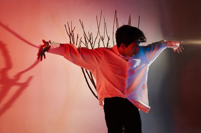 ▲ 뮤지컬 '스웨그에이지: 외쳐, 조선!'의 '운명' 뮤직비디오 장면.ⓒPL엔터테인먼트