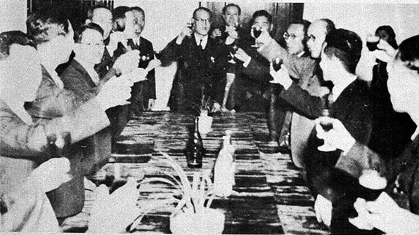 ▲ 1948년 유엔의 대한민국 승인을 자축하는 국무위원들. ⓒ행정안전부 국가기록원