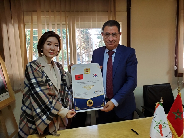 ▲ 제윤의정 이미영 대표(좌)와 무하메드 부드라(Mohamed Boudra) AMPCC 회장(우)이 교류합의서를 체결했다.ⓒ제윤의정