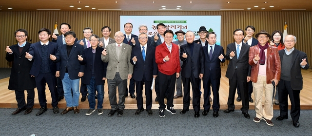 ▲ 경북도는 18일 도청 다목적홀에서 ‘농촌살리기의 새로운 시작, 새로운 길’이라는 주제로 지난 6개월간의 농촌살리기 정책포럼을 마무리하는 결과보고회를 개최했다.ⓒ경북도