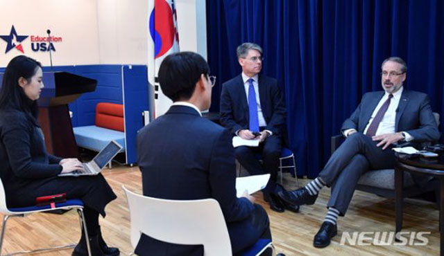 ▲ 지난 18일 한미 방위비 분담금 특별협정 협상을 끝낸 뒤 기자들과 만난 제임스 드하트 미국 수석대표. ⓒ뉴시스. 무단전재 및 재배포 금지.