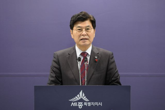 ▲ 이춘희 시장은 이날 정례브리핑을 통해 “2-4생활권 중심상업지구 내 백화점 부지를 활용해 문화·휴식·교류의 공간으로 조성키로 했다”고 밝히고 있다.ⓒ세종시