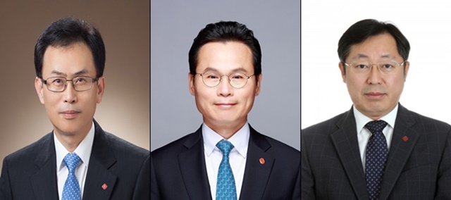 ▲ (좌로부터) 롯데케미칼 김교현 통합 대표이사 사장, 임병연 기초소재사업 대표 부사장, 이영준 첨단소재사업 대표 부사장. ⓒ롯데