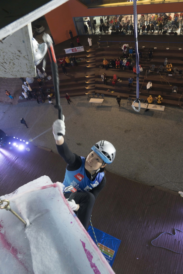 ▲ ‘2021 청송아이스클라이밍월드컵’이 문화체육관광부 주관 공모사업에 선정됐다. 사진은 청송아이스클라이밍 장면.ⓒ청송군