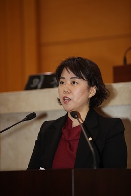 ▲ 포항시의회 김민정 의원(자유한국당, 비례)이 포항시의 출연기관 경영평가를 개별이 아닌 '종합평가'로 바꿔야 한다고 목소리를 높였다.ⓒ포항시의회