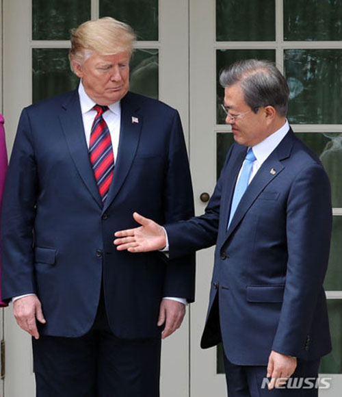 ▲ 도널드 트럼프 미국 대통령과 문재인 한국 대통령. ⓒ뉴시스. 무단전재 및 재배포 금지.