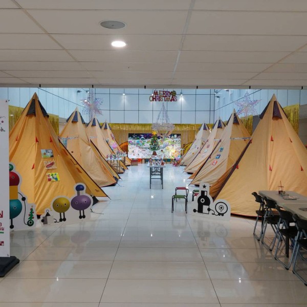 ▲ 웍스994가 한국공항공사와 진행한 '예술텐트 전'이 지난 20~23일 김포공항 국내선 3층 대합실에서 열렸다.ⓒ예술경영지원센터