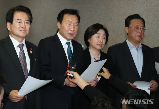 ▲ 더불어민주당과 함께 4+1 협의체를 구성한 범여권 군소정당의 대표들. 야권으로부터 민주당 2중대라는 비판을 받고 있다. ⓒ뉴시스