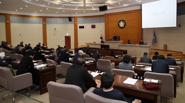 ▲ 포항시의회는 24일 제267회 제2차 정례회 제4차 본회의를 개의, 안건을 의결하고 폐회했다.ⓒ포항시의회