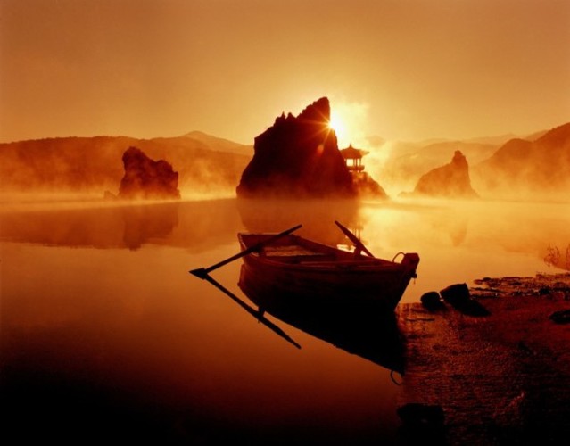 ▲ 단양팔경 중 1경인 '도담삼봉' 일출 모습.ⓒ단양군