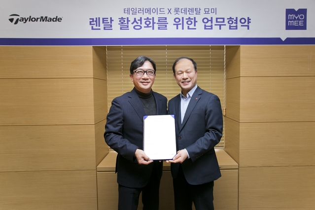 ▲ 테일러메이드 코리아 임헌영 지사장(왼쪽)과 롯데렌탈 이훈기 대표이사(오른쪽)가 골프용품 렌탈 활성화를 위한 업무협약을 체결했다.ⓒ롯데렌탈