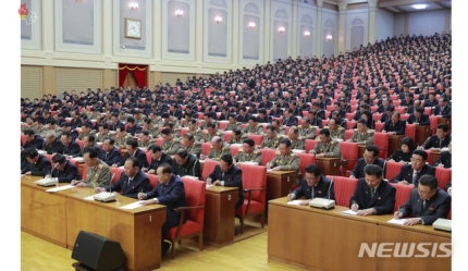 ▲ 노동당 중앙위원회 전원회의는 당 정치국 성원을 비롯해 중앙위 위원과 후보위원 전원이 참가하는 최상위급 의사결정기구로, 국가의 핵심 전략과 정책노선이 논의·결정된다. 때문에 이번 전원회의에선 북한이 제시한 미국과의 연말 비핵화 협상 시한을 앞두고 핵·미사일 개발과 관련한 결정이 이뤄질 수 있다는 분석이 제기된다. ⓒ뉴시스
