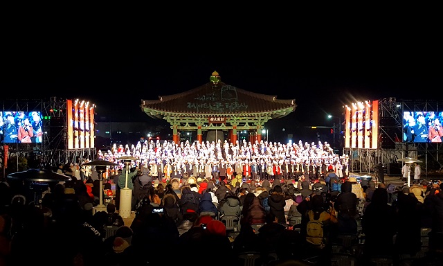 ▲ 기해년 제야의 타종에서 500인 경주시민이 합창을 하고 있다.ⓒ경주시