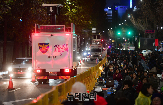 ▲ 경찰이 다음달 4일부터 '문재인하야범국민투쟁본부(범투본)'의 청와대 앞 집회를 금지한데 대해 범투본 측이 이를 취소해달라는 행정소송을 냈다. 범투본 측은 