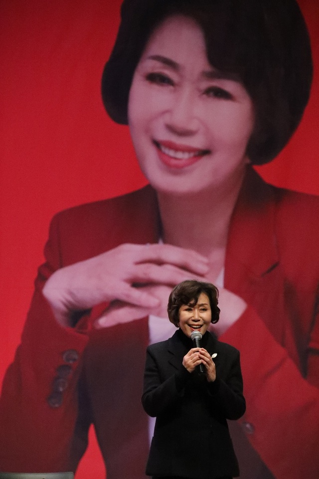 ▲ 한국당 김양희 청주 흥덕당협위원장이 지난 27일 충북대에서 열린 북콘서트에서 인사말을 하고 있다.ⓒ김양희 예부후보 사무실