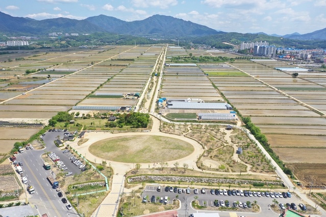 ▲ 제천시가 116억원을 들여 조성한 청전새터∼의림지 간 산책로.ⓒ제천시