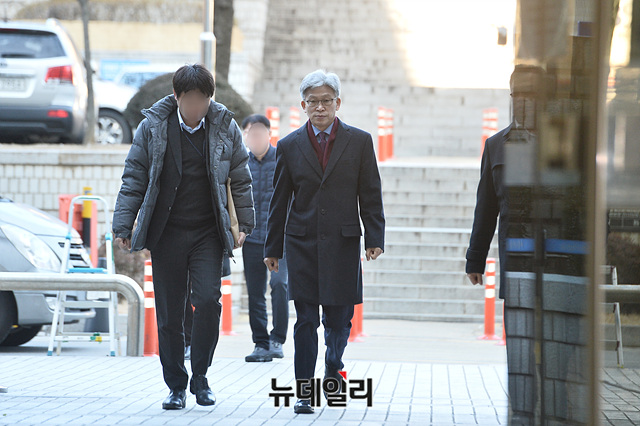 ▲ 송병기 울산시 경제부시장이 31일 오전 서울 서초동 서울중앙지법에서 열린 구속 전 피의자심문(영장실질심사)에 출석하고 있다. ⓒ박성원 기자