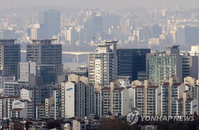 ▲ 정부가 올해 경제성장률을 2.4%로 예상하고 있지만 국내외에 상존하는 리스크로 전망치를 달성할지 관심이 모아지고 있다ⓒ연합뉴스