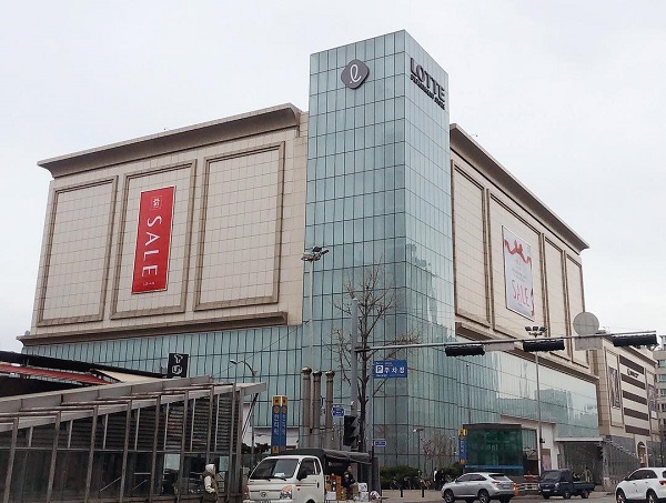 ▲ 지난 2019년 상장한 롯데리츠 기초자산인 롯데백화점 강남점. 상장 당시 롯데리츠는 63.28:1의 높은 청약경쟁률을 기록했다. ⓒ 롯데쇼핑