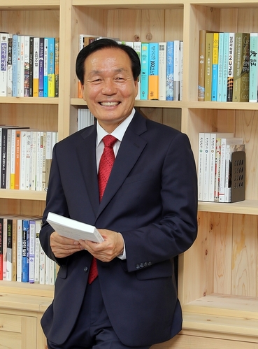 ▲ 김주수 의성군수가 신년사에서 민선7기 의성군은 군민들에 삶 속에 변화, 행복, 지속의 3대 가치를 뿌리내리고자 쉼 없이 달려왔다고 소감을 밝혔다.ⓒ의성군