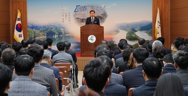 ▲ 김재종 옥천군수가 2일 군청에서 시무식을 갖고 2020년 경자년 군정계획을 밝히고 있다.ⓒ옥천군