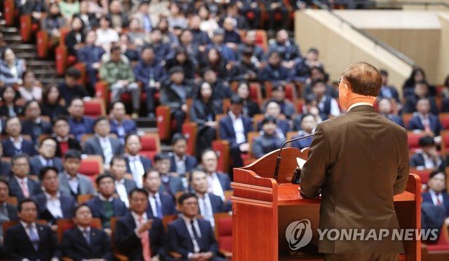 ▲ 홍남기 경제부총리 겸 기획재정부 장관이 2일 오후 세종시 정부세종청사에서 열린 시무식에서 신년사하고 있다.ⓒ연합뉴스