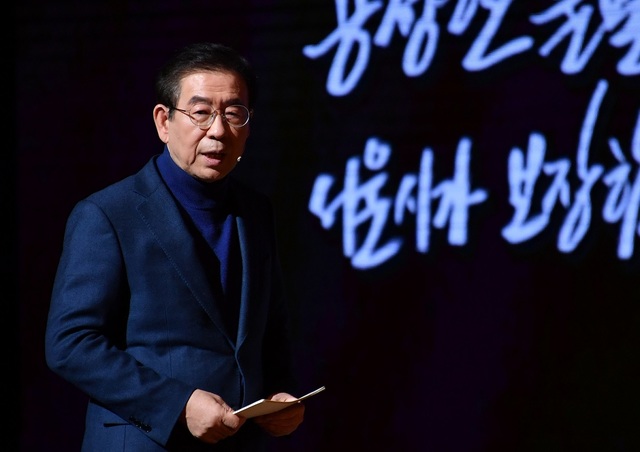▲ 박원순 서울시장은 2일 열린 ‘2020년 서울시 시무식’에서 “지금 우리 사회는 불평등과 불공정의 임계점에 와 있다”며 “공정한 출발선 만들 것. 총선이 불평등과 불공정 해결점 찾아가는 과정이 되길 바란다”고 말했다. ⓒ서울시 제공