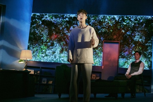 ▲ 연극 '엘리펀트 송' 공연장면. (왼쪽부터) 곽동연, 고영빈.ⓒ나인스토리