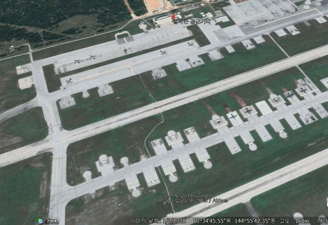 ▲ 미국령 괌 소재 앤더슨 기지에 있는 미 공군 전략 폭격기들. B-52H와 B-1B다. ⓒ구글 어스 캡쳐.