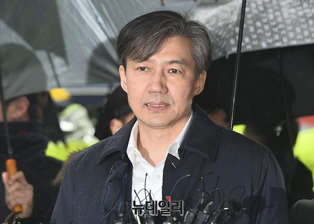 ▲ '자녀 입시비리·사모펀드' 등 일가 의혹으로 지난해 12월31일 재판에 넘겨진 조국(54) 전 법무부 장관. ⓒ박성원 기자