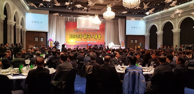 ▲ 포항상공회의소 신년인사회에는 지역 기관‧단체장, 상공의원, 기업 CEO 등 500여명 참석했다.ⓒ포항상의