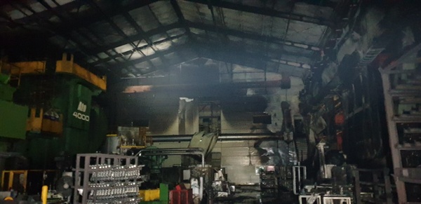 ▲ 4일 오후에는 경남 밀양의 한 자동차 부품 공장에서 화재가 발생했다. ⓒ경남소방본부 제공