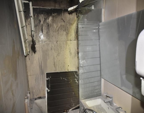 ▲ 서울 종로구 낙원동의 한 호텔에서 화재가 발생해 투숙객들이 긴급 대피하는 소동이 벌어졌다. ⓒ종로소방서 제공